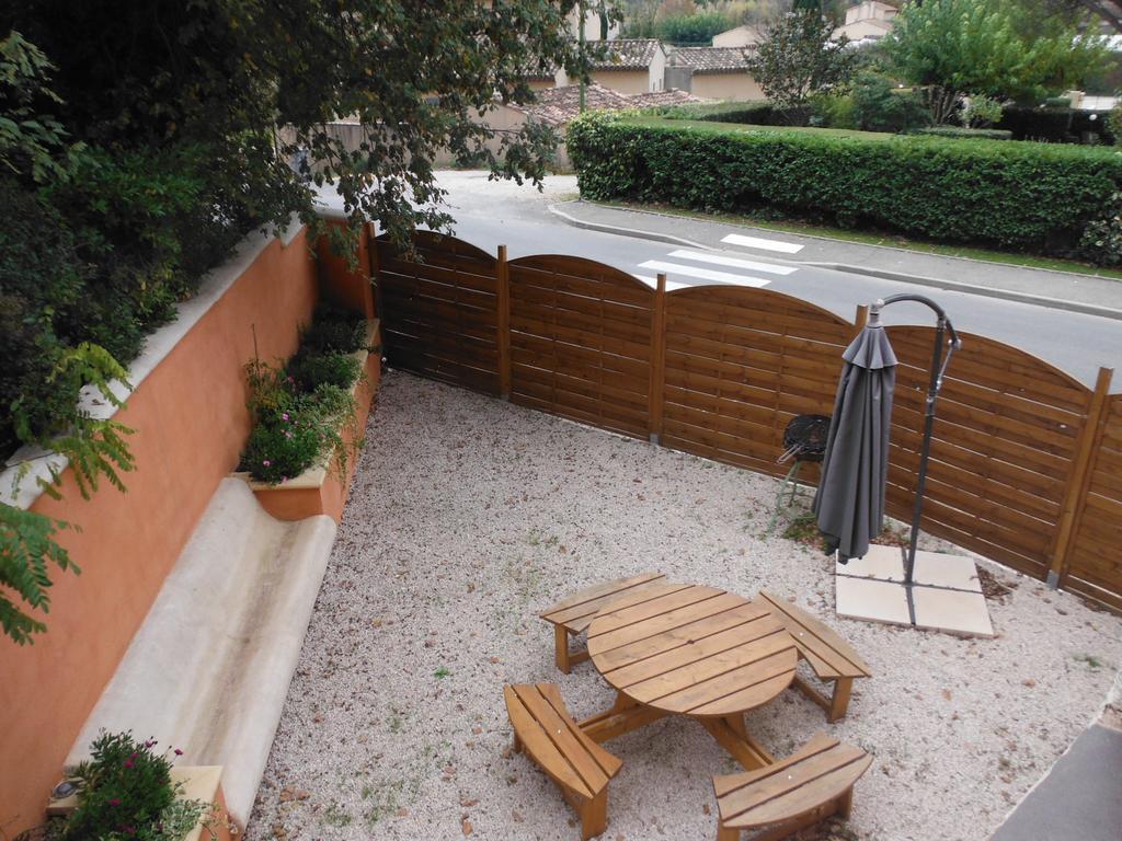 Appartement Le Romarin Mallemort Exteriör bild